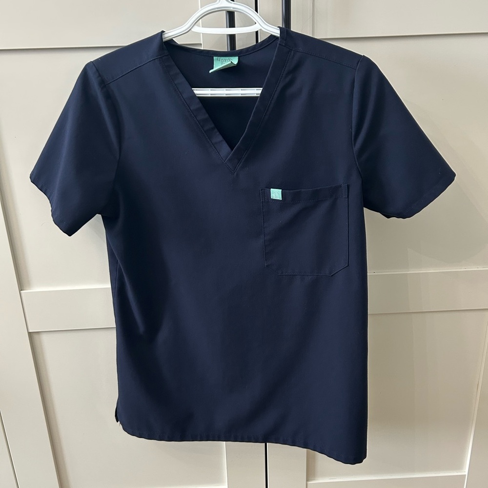 Garde-Malade Navy Scrub Top – Size Small – Made in Canada